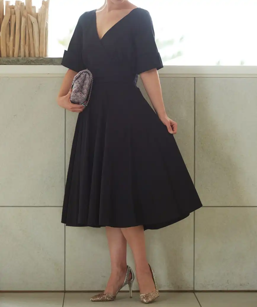 ロールスリーブAラインミディアムドレス-ブラック-S