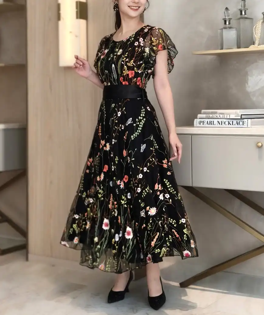 フラワーエンブロイダリーボリュームＡラインドレス-ブラック-S-Mサイズ