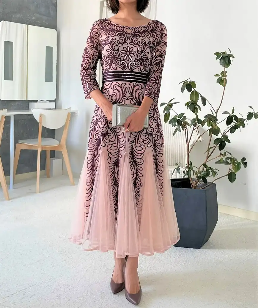 着用サイズ：M ／ 着用者：154cm(普段着ている服のサイズ：XS) ／ ヒールの高さ：8cm