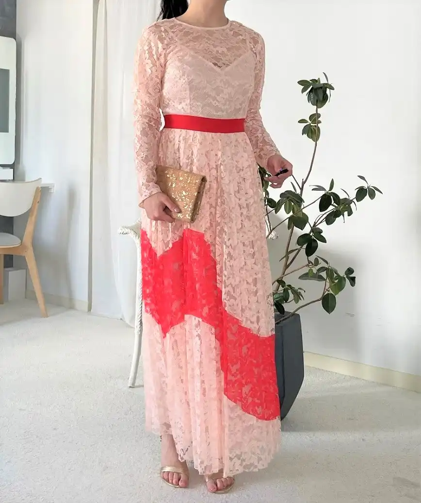 着用サイズ：S ／ 着用者：159cm(普段着ている服のサイズ：S) ／ ヒールの高さ：7cm