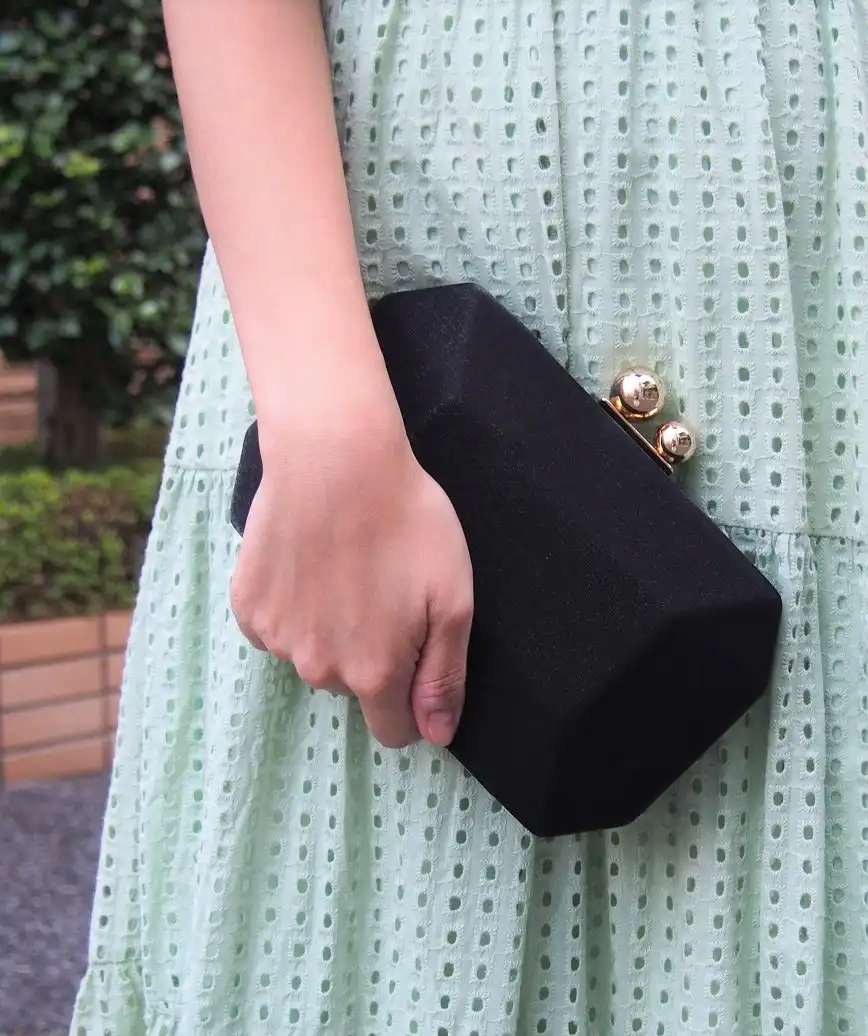 Simple Satin Cluth bag－Black