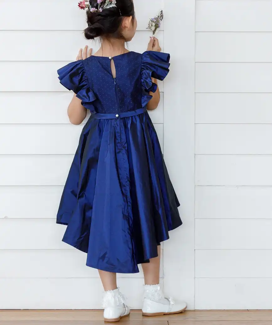 モデル：身長121cm/体重21kg/年齢6歳